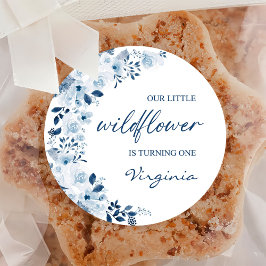 Pegatina Redonda Nuestra pequeña niña de flores silvestres Fiesta d