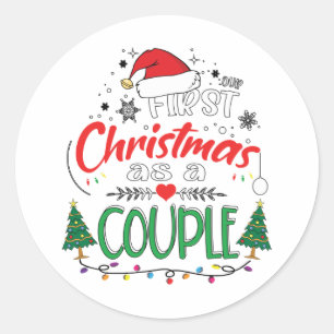 Pegatina Redonda Nuestra primera Navidad como pareja divertida Sr y