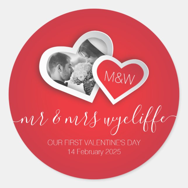 Pegatina Redonda Nuestra primera San Valentín como Sr. y Sra. Coraz (Anverso)
