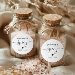 Pegatina Redonda Nuestro amor es picante Boda Favor de las Especias<br><div class="desc">Estas son las etiquetas de regalo de pegatina perfectas. Puede personalizar del texto,  así como cambiar los colores.</div>