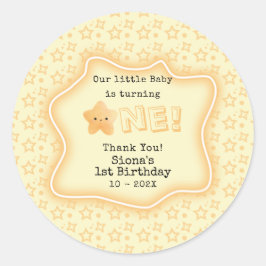 Pegatina Redonda Nuestro bebé cumple un lindo cumpleaños