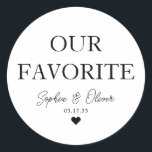 Pegatina Redonda NUESTRO FAVORITO Bar Candy Boda Corazón Favor<br><div class="desc">Un Pegatina clásico de Bodas de Black Gracias con "Nuestro favorito" en un elegante y clásico tipo de letra. Puede personalizarlo fácilmente con sus nombres y fecha de boda.</div>