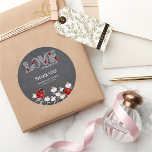 Pegatina Redonda Nuestro Pequeño Bug De Amor Chalkboard Baby Shower