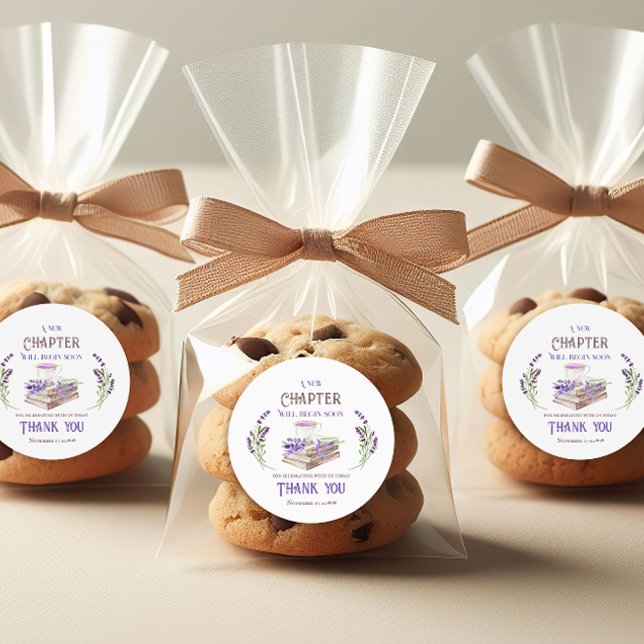 Pegatina Redonda Nuevo Capítulo Comienza Pronto Invitación de Baby  (Subido por el creador)