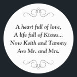 Pegatina Redonda Nuevo Sr. y Sra. Boda Poem<br><div class="desc">Este encantador pegatina de Mr. y Mrs. round presenta un poema encantador personalizado con los nombres de la novia y el novio. Este sería un pegatina perfecto para acentuar una caja de favores sosteniendo Hershey Kisses.</div>