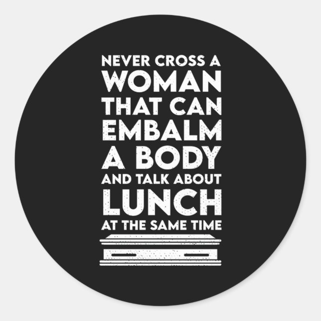 Pegatina Redonda Nunca cruzas un funeral Director Embalmer Morticia (Anverso)