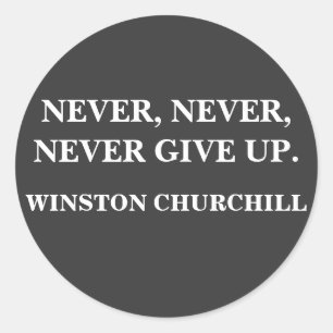 PEGATINA REDONDA NUNCA, NEVERGIVE PARA ARRIBA, WINSTON CHURCHILL -