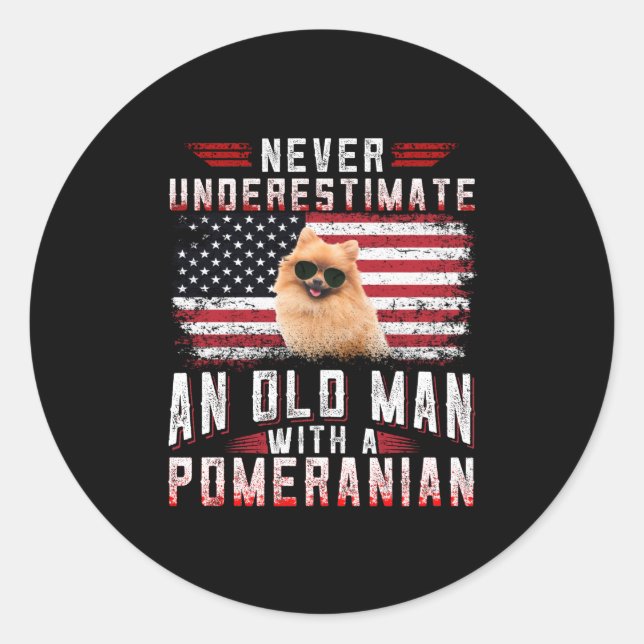 Pegatina Redonda Nunca subestimes a un anciano con un Pomerania (Anverso)