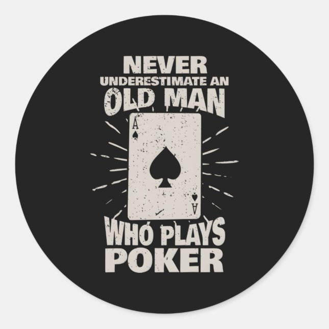 Pegatina Redonda Nunca Subestimes A Un Viejo Que Juega Al Poker (Anverso)