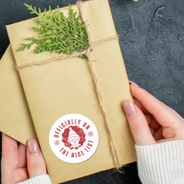 Pegatina Redonda Officially on the Nice List elf Christmas gift  (Subido por el creador)