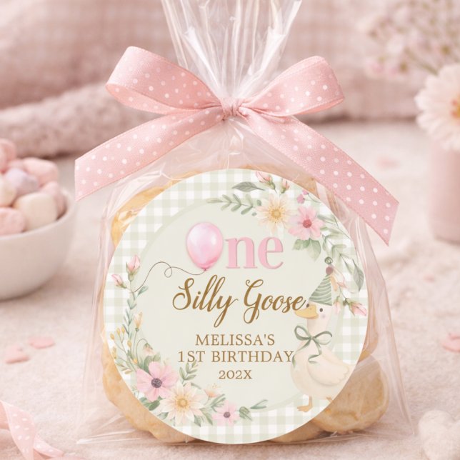Pegatina Redonda One Silly Goose Gingham Pink Flora Birthday Party  (Subido por el creador)
