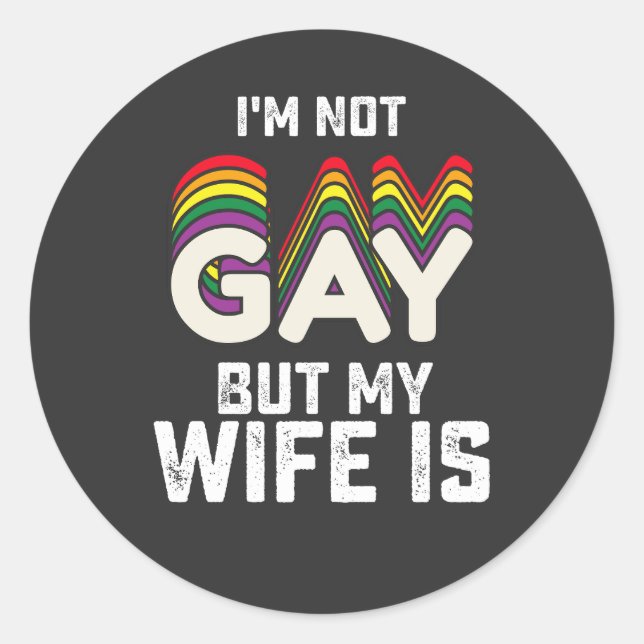 Pegatina Redonda Orgullo LGBT No soy gay, pero mi esposa es (Anverso)
