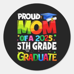 Pegatina Redonda Orgullosa Mamá De Un Fa De Graduado De 5° Grado Qu