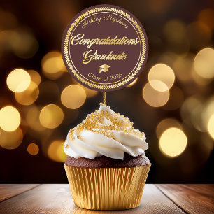 Pegatina Redonda Oro elegante   Maroon Grad Cap Clase de 2023