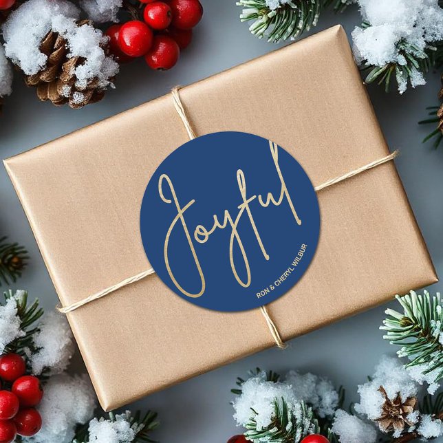 Pegatina Redonda Oro JOYFUENTE en Navidades azules (JOYFUL in gold script on blue Christmas 3" Round Stickers)