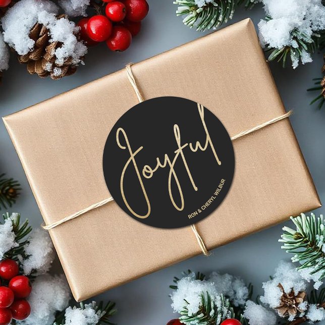Pegatina Redonda Oro JOYFUL para los Navidades negros (JOYFUL in gold script on black Christmas 3" Round Stickers)