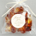 Pegatina Redonda Oro romántico y Boda de marfil-crema gracias<br><div class="desc">Añada un toque de elegancia refinada a sus favores matrimoniales con nuestro Pequeño Oro Romántico y Boda de Marfil Gracias Pegatinas. Estos exquisitos pegatinas cuentan con un delicado guión romántico de escritura a mano, un mensaje de agradecimiento sincero y las amables iniciales de la pareja. La paleta de colores crema...</div>