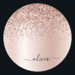 Pegatina Redonda Oro Rosa - Nombre Metalizado del monograma del Pur<br><div class="desc">Oro Rosa - Purpurina de espuma metálica de Relieve metalizado de imitación rosada de Rubor Cepillado Nombre Metalizado del Monograma y Etiquetas de dirección del Pegatina del Fiesta de papel inicial. Esto hace que el dulce perfecto cumpleaños 16, boda, ducha de novia, aniversario, ducha de bebé o fiesta de soltera...</div>