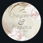 Pegatina Redonda Orquídeas románticas y Boda de Grass Pampas<br><div class="desc">Este elegante y romántico boda o pegatina de fiesta de compromiso presenta un diseño de acuarela floral con orquídeas de colores vivos,  pampas y hojas de palma. El fondo es de mármol beige.</div>