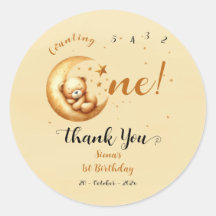 Osito bebé lindo durmiendo en la luna 1er cumpleañ