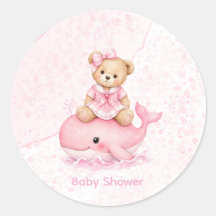 Oso de peluche rosa en la fiesta de bebé de la niñ