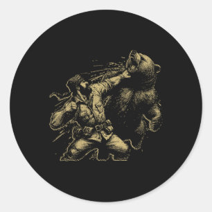 Pegatina Redonda Oso divertido hombre golpeando oso retro vintage c