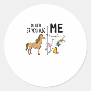 Pegatina Redonda Otro regalo de cumpleaños de 57 años de unicornio