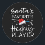 Pegatina Redonda Pajama Christma, jugadora favorita de hockey de Sa<br><div class="desc">Navidades de Pajama,  jugador favorito de hockey en Santa</div>