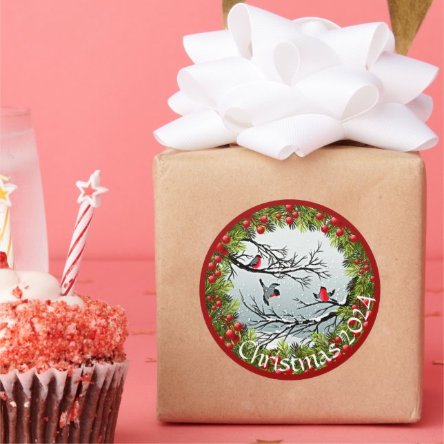 Pegatina Redonda Pájaros personalizados En Agujas De Pino De Nieve  (Fiesta)