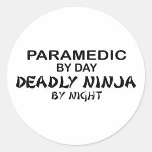 Pegatina Redonda Paramédico Ninja mortal por noche