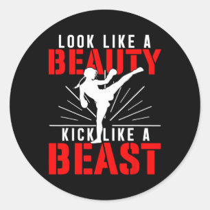 Pegatina Redonda Parece belleza patea como bestia kickboxer atlétic