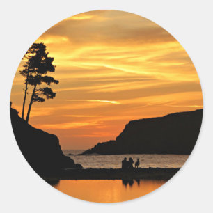 Pegatina Redonda Pareja y perro Naranja Beach Sunset California Coa