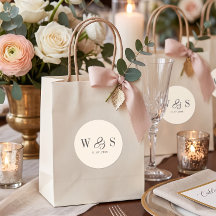 Parejas de recién casados iniciales crema natural
