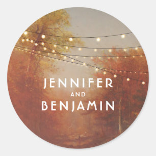 Pegatina Redonda Parque de árboles caídos y luces de cuerdas rustic