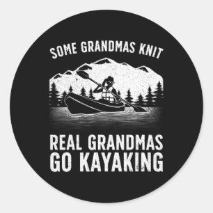 Pegatina Redonda Paseo en kayak genial para abuela mamá kayakista p