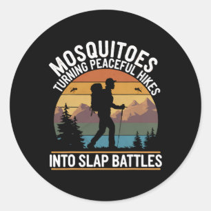 Pegatina Redonda Paseos Tranquilos Mosquitos Batallas de Manotazos 