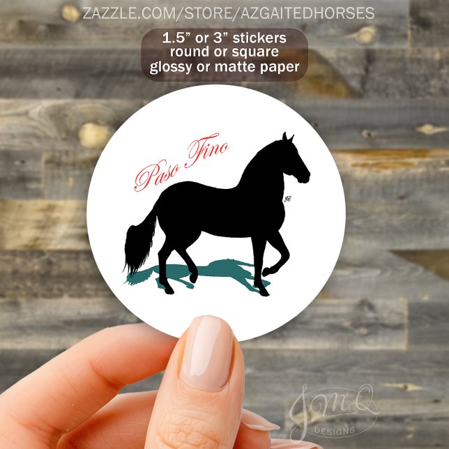 Pegatina Redonda Paso Fino Horse Silhouette Elegant Script (Round sticker featuring a black Paso Fino horse silhouette with red script text reading “Paso Fino.”)