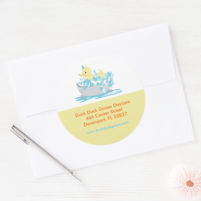 Pegatina Redonda Pato en Tub Guardería infantil personalizado (Sobre)