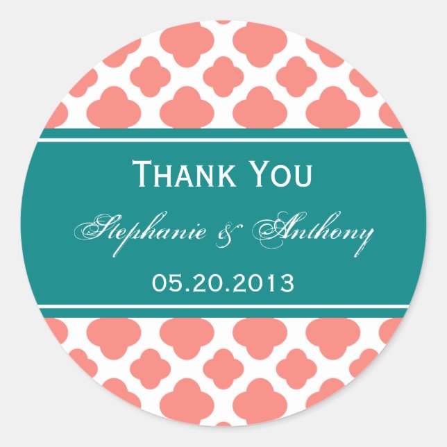 Pegatina Redonda Patrón de quatrefoil rosa coral con Boda Verde azu (Anverso)