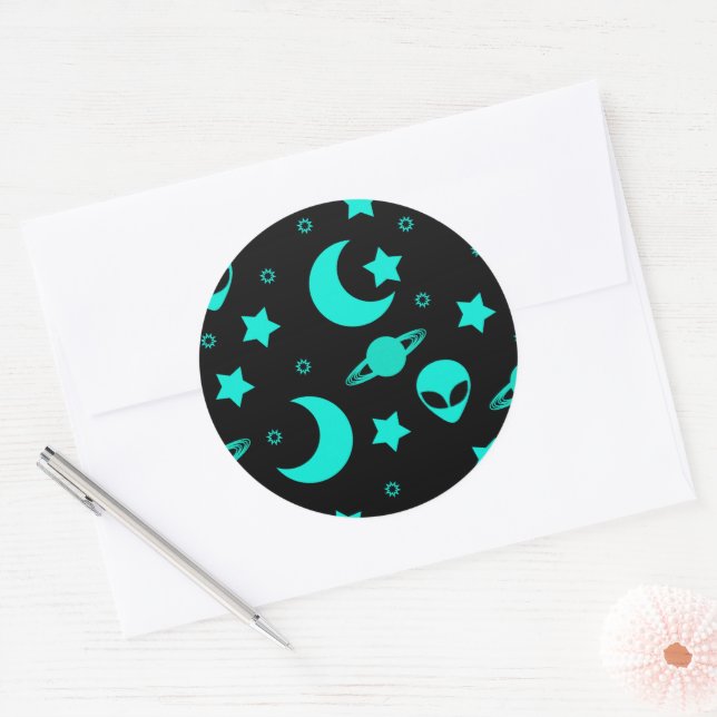 Pegatina Redonda Patrón extraño turquesa con estrellas y lunas (Sobre)