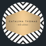 Pegatina Redonda Patrón negro y blanco retro con emblema dorado<br><div class="desc">Coordina con el patrón retro Mod en blanco y negro con la plantilla de tarjeta de presentación Gold Emblem a las 12.00 horas. Un patrón óptico en blanco y negro crea interés visual como fondo en este diseño pegatina personalizado. El emblema de oro falso contiene su nombre o nombre comercial,...</div>