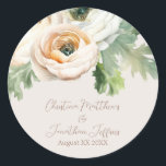 Pegatina Redonda Peach Ranunculus romántico en marfil<br><div class="desc">Estas románticas etiquetas pegatinas florales presentan un elegante fondo de marfil con flores de ranunculus color acuarela. En la parte superior se ve un delicado ramo de melocotón y un ranunculus de color blanco. A continuación se indican los nombres de una pareja recién casada y la fecha del boda. Puede...</div>