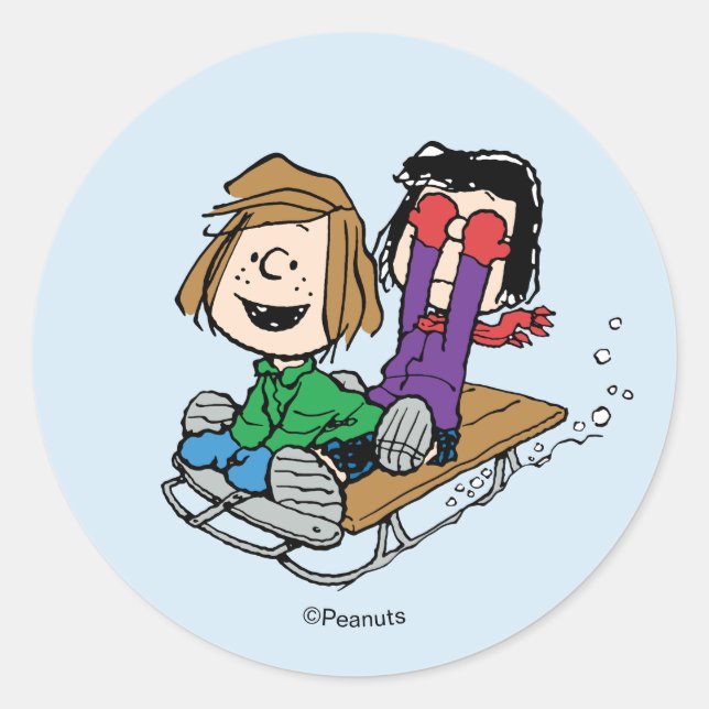 Pegatina Redonda Peanuts | Peppermint Patty & Marcie Sled Riding (Anverso)