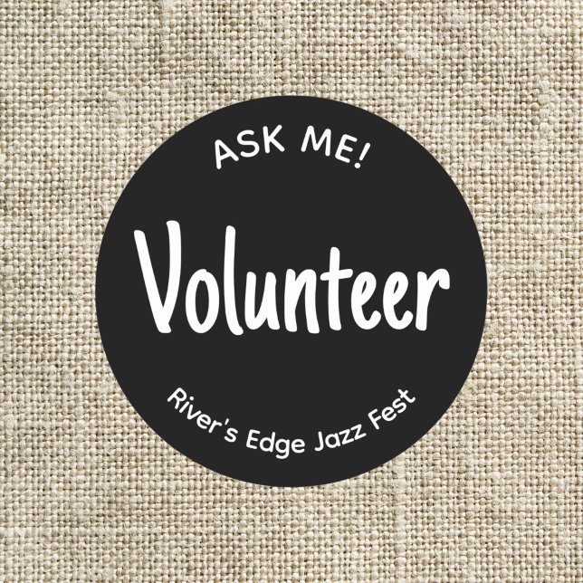Pegatina Redonda Pedir tarjeta de voluntario (Black and white Ask me volunteer sticker badge with custom name of event or organization.)
