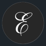 Pegatina Redonda Pegatinas de monograma E<br><div class="desc">Estos pegatinas en blanco y negro presentan un elegante monograma E cursivo. ¡Excelente para favores de boda,  etc!</div>