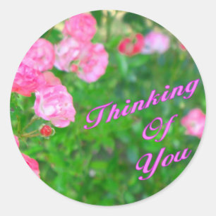 Pegatina Redonda Pensando en las flores rosadas de You