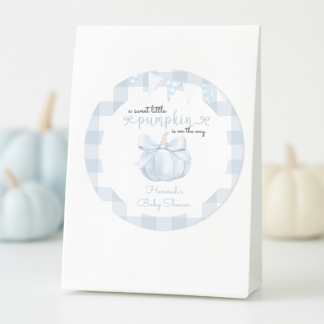 Pegatina Redonda Pequeña calabaza en el camino de Baby Shower azul (Subido por el creador)