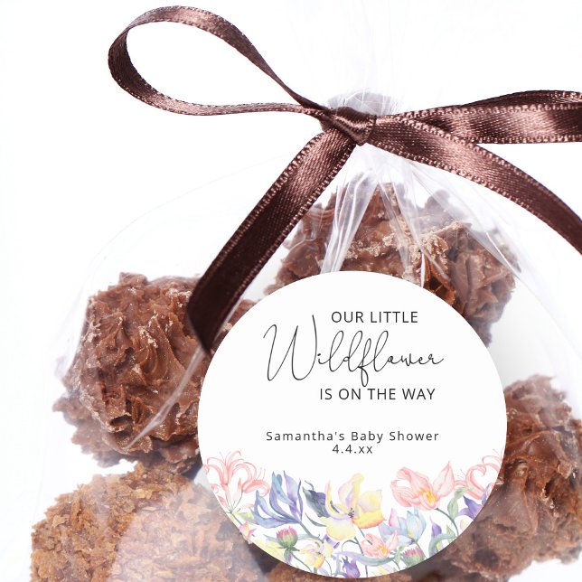 Pegatina Redonda Pequeñas flores silvestres están en camino (Subido por el creador)