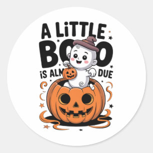 Pegatina Redonda Pequeño Boo Casi Se Debe A Un Embarazo De Hallowee