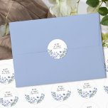 Pegatina Redonda Periwinkle Wildflower Boda nombre novia y novio<br><div class="desc">Etiquetas de bodas de flores silvestres con nombres de novios y novios, fecha de boda y flores silvestres docidas. Este diseño floral dulce tiene flores silvestres delicadas y femeninas en una romántica paleta suave de lila, perwinkle, púrpura pálido, lavanda y azul. Perfecto para bodas de primavera y verano. Para coordinar...</div>